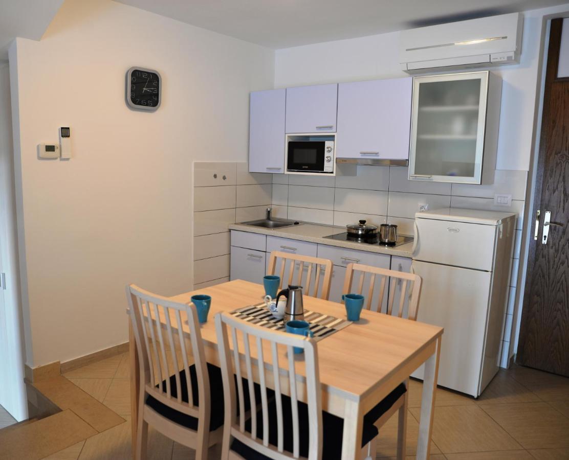 Apartments Palma & Pino Cres Eksteriør bilde
