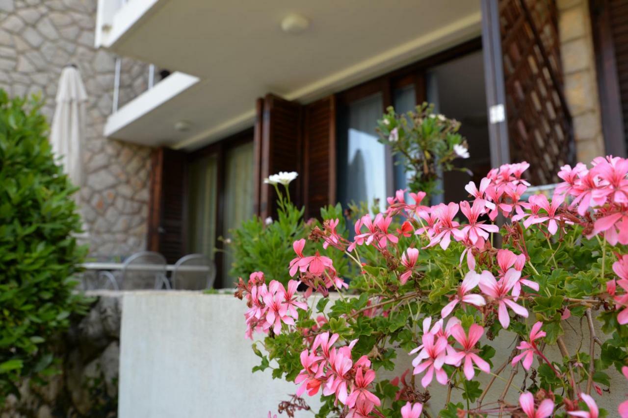 Apartments Palma & Pino Cres Eksteriør bilde