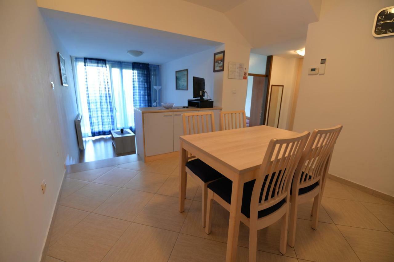 Apartments Palma & Pino Cres Eksteriør bilde